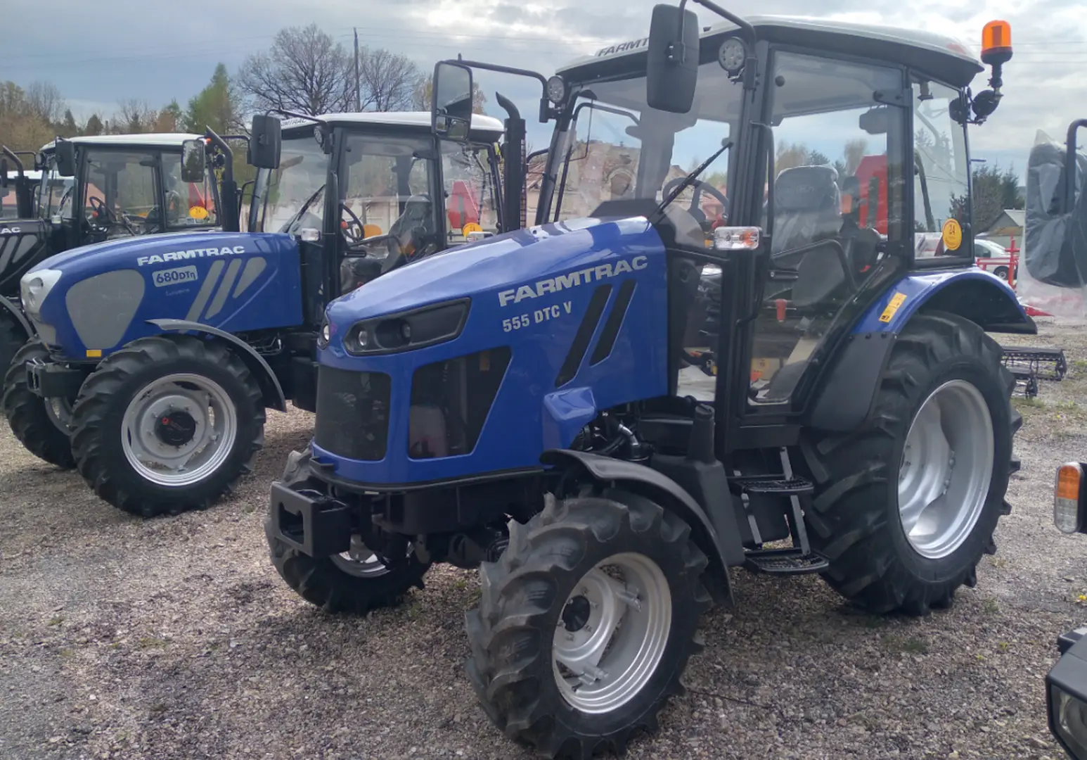 Ciagnik rolniczy 555 FTCc marki Farmtrac 